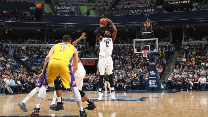 MEMPHIS, TN – JANUARY 15: Tyreke Evans #12 of the Memphis Grizzlies shoots the ball against the Los Angeles Lakers on January 15, 2018 at FedExForum in Memphis, Tennessee. NOTE TO USER: User expressly acknowledges and agrees that, by downloading and or using this photograph, User is consenting to the terms and conditions of the Getty Images License Agreement. Mandatory Copyright Notice: Copyright 2018 NBAE (Photo by Joe Murphy/NBAE via Getty Images)