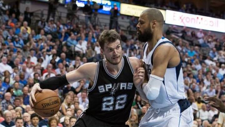 Mar 24, 2015; Dallas, TX, USA; Dallas Mavericks center Tyson Chandler (6) defends against San Antonio Spurs center Tiago Splitter (22) during the game at the American Airlines Center. The Mavericks defeated the Spurs 101-94. Mandatory Credit: Jerome Miron-USA TODAY Sports