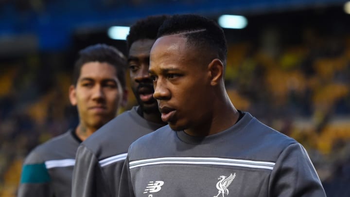 VILLARREAL, SPAIN – APRIL 28: Nathaniel Clyne of Liverpool warms up with team mates prior to the UEFA Europa League semi final first leg match between Villarreal CF and Liverpool at Estadio El Madrigal on April 28, 2016 in Villarreal, Spain. (Photo by David Ramos/Getty Images)