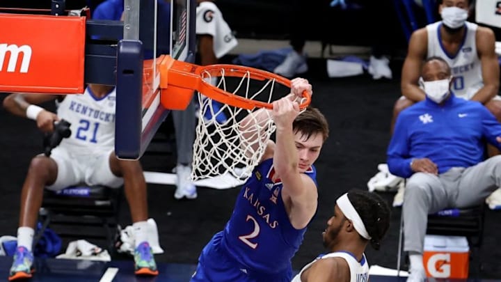 INDIANAPOLIS, INDIANA - DECEMBER 01: Christian Braun #2 of the Kansas Jayhawks dunks the ball against the Kentucky Wildcats in the State Farm Champions Classic at Bankers Life Fieldhouse on December 01, 2020 in Indianapolis, Indiana. (Photo by Andy Lyons/Getty Images)
