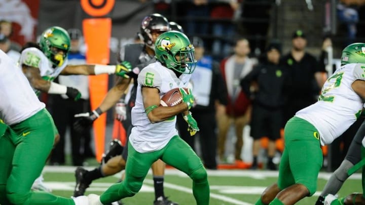 Oct 1, 2016; Pullman, WA, USA; Oregon Ducks wide receiver Charles Nelson (6) returns a kick for a touchdown against the Washington State Cougars during the second half at Martin Stadium. The Cougars won 51-33. Mandatory Credit: James Snook-USA TODAY Sports