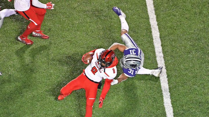 MANHATTAN, KS – NOVEMBER 17: Wide receiver De’Quan Bowman #8 of the Texas Tech Red Raiders brakes away from defensive back Jahron McPherson #31 of the Kansas State Wildcats (Photo by Peter G. Aiken/Getty Images)