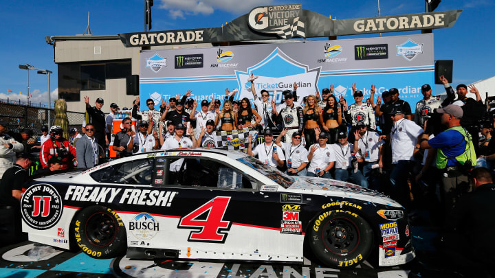 AVONDALE, AZ – MARCH 11: Kevin Harvick, driver of the #4 Jimmy John’s Ford (Photo by Jonathan Ferrey/Getty Images)