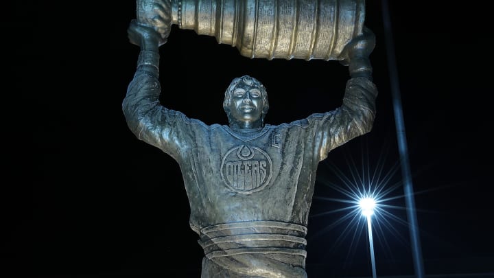 A statue of Wayne Gretzky of the Edmonton Oilers hoisting the Stanley Cup in front of the Wayne Gretzky Sports Centre on January 16, 2017.