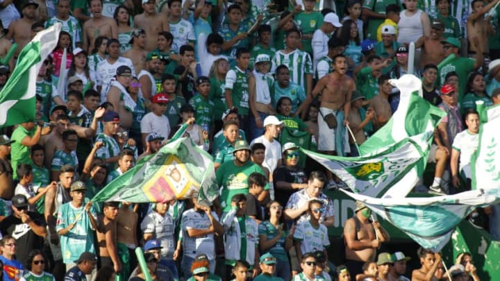 LEON, MEXICO - APRIL 20: Fans of Leon cheer for their team during the 15th round match between Leon and Atlas as part of the Torneo Clausura 2019 Liga MX at Leon Stadium on April 20, 2019 in Leon, Mexico. (Photo by Leopoldo Smith/Getty Images)