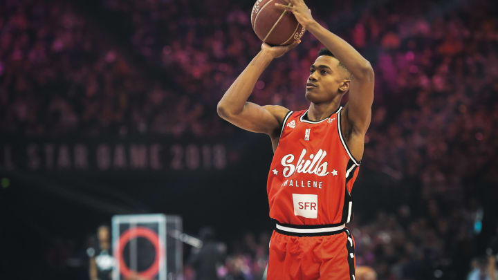 France’s Theo Maledon tries a shot at the point guard contest during an All Star Game. (Photo by Lucas BARIOULET / AFP) (Photo credit should read LUCAS BARIOULET/AFP via Getty Images)