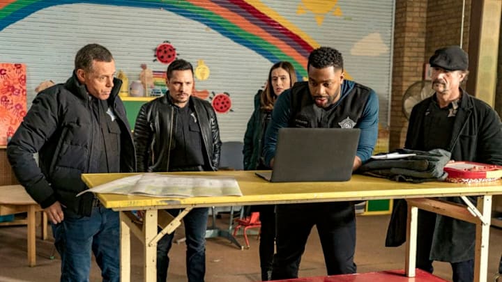 CHICAGO P.D. -- "Sanctuary" Episode 412 -- Pictured: (l-r) Jason Beghe as Hank Voight, Nick Wechsler as Kenny Rixton, Marina Squerciati as Kim Burgess, LaRoyce Hawkins as Kevin Atwater, Elias Koteas as Alvin Olinsky -- (Photo by: Matt Dinerstein/NBC)