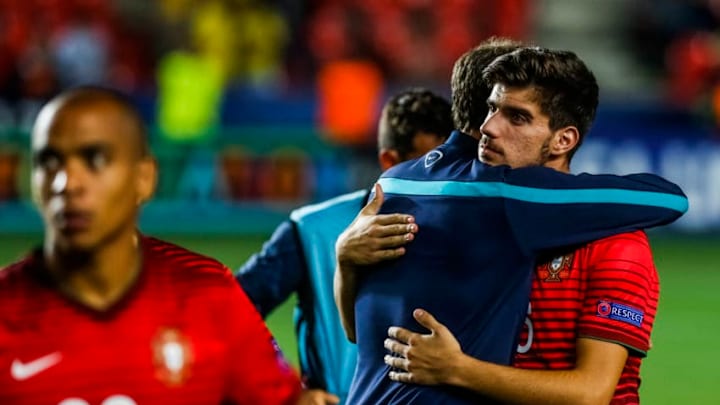 PRAGUE, CZECH REPUBLIC - JUNE 30: Ruben Neves (R) of Portugal with his team-mates show dejection after UEFA U21 European Championship final match between Portugal and Sweden at Eden Stadium on June 30, 2015 in Prague, Czech Republic. (Photo by Matej Divizna/Getty Images)