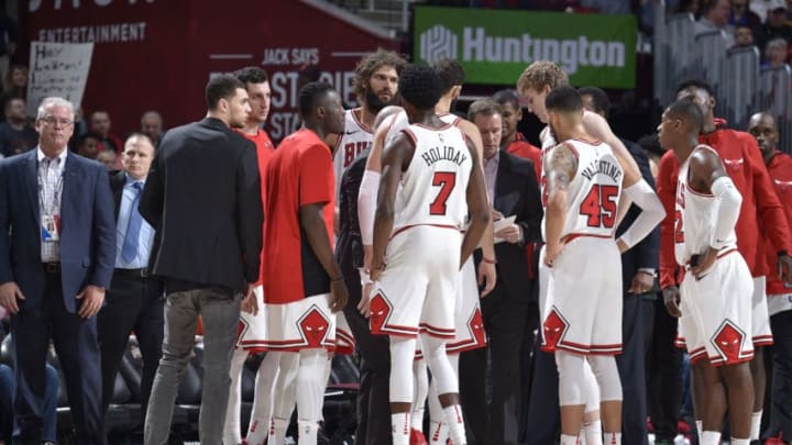 CLEVELAND, OH - DECEMBER 21: Chicago Bulls huddle during the game against the Cleveland Cavaliers on December 21, 2017 at Quicken Loans Arena in Cleveland, Ohio. NOTE TO USER: User expressly acknowledges and agrees that, by downloading and or using this Photograph, user is consenting to the terms and conditions of the Getty Images License Agreement. Mandatory Copyright Notice: Copyright 2017 NBAE (Photo by David Liam Kyle/NBAE via Getty Images)