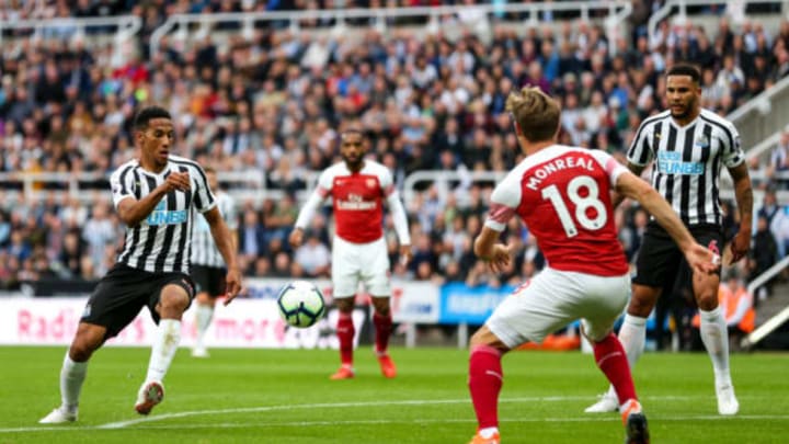 NEWCASTLE UPON TYNE, ENGLAND – SEPTEMBER 15: Isaac Hayden of Newcastle United and Nacho Monreal of Arsenal during the Premier League match between Newcastle United and Arsenal FC at St. James Park on September 15, 2018 in Newcastle upon Tyne, United Kingdom. (Photo by Robbie Jay Barratt – AMA/Getty Images)