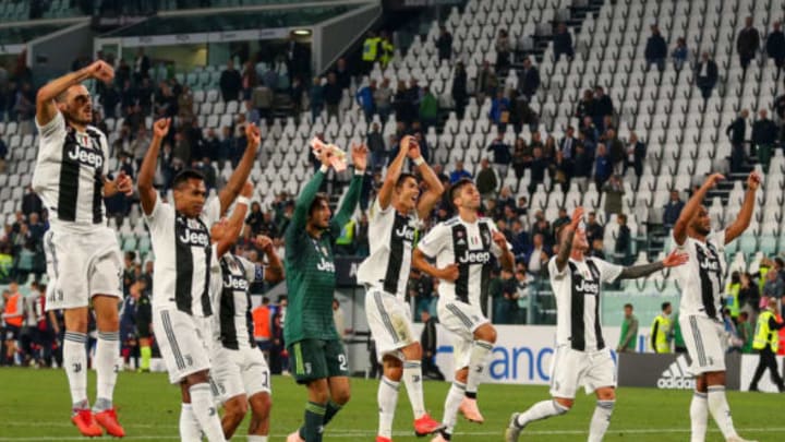 TURIN, ITALY – SEPTEMBER 26: Players of Juventus celebrate with the fans at full time during the Serie A match between Juventus and Bologna FC at Allianz Stadium on September 26, 2018 in Turin, Italy. (Photo by Robbie Jay Barratt – AMA/Getty Images)