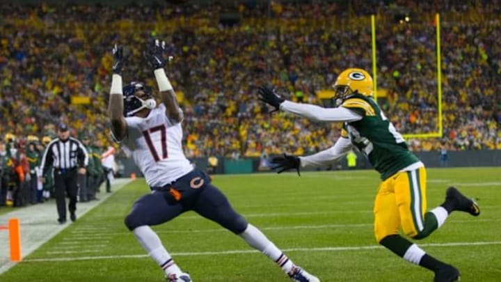 Nov 26, 2015; Green Bay, WI, USA; Chicago Bears wide receiver Alshon Jeffery (17) during the NFL game against the Green Bay Packers on Thanksgiving at Lambeau Field. Chicago won 17-13. Mandatory Credit: Jeff Hanisch-USA TODAY Sports
