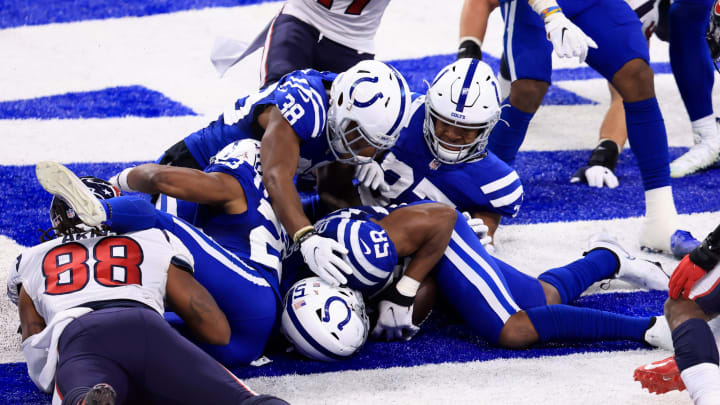 INDIANAPOLIS, INDIANA – DECEMBER 20: Bobby Okereke #58 of the Indianapolis Colts recovers a fumble in the end zone in the game against the Houston Texans during the fourth quarter at Lucas Oil Stadium on December 20, 2020 in Indianapolis, Indiana. (Photo by Justin Casterline/Getty Images)