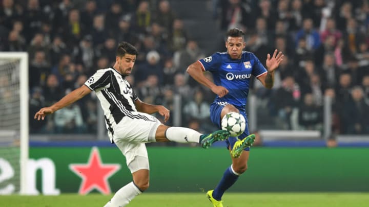 TURIN, ITALY - NOVEMBER 02: Sami Khedira (L) of Juventus competes with Corentin Tolisso of Olympique Lyonnais during the UEFA Champions League Group H match between Juventus and Olympique Lyonnais at Juventus Stadium on November 2, 2016 in Turin, Italy. (Photo by Valerio Pennicino/Getty Images)