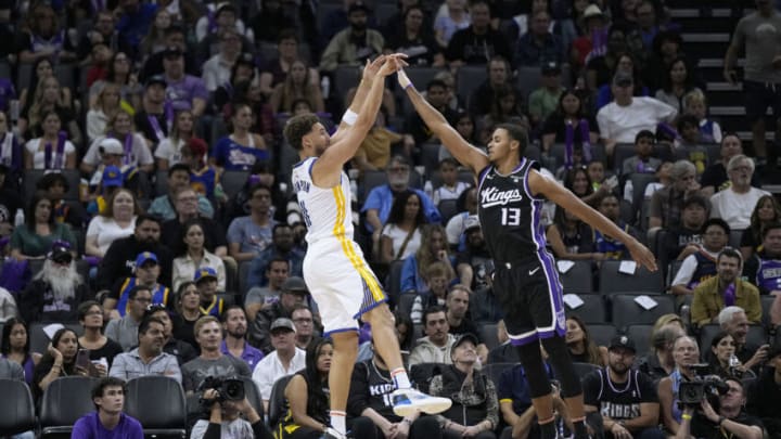 SACRAMENTO, CALIFORNIA - OCTOBER 15: Klay Thompson #11 of the Golden State Warriors shoots over Keegan Murray #13 of the Sacramento Kings during the first half of an NBA game at Golden 1 Center on October 15, 2023 in Sacramento, California. NOTE TO USER: User expressly acknowledges and agrees that, by downloading and or using this photograph, User is consenting to the terms and conditions of the Getty Images License Agreement. (Photo by Thearon W. Henderson/Getty Images)