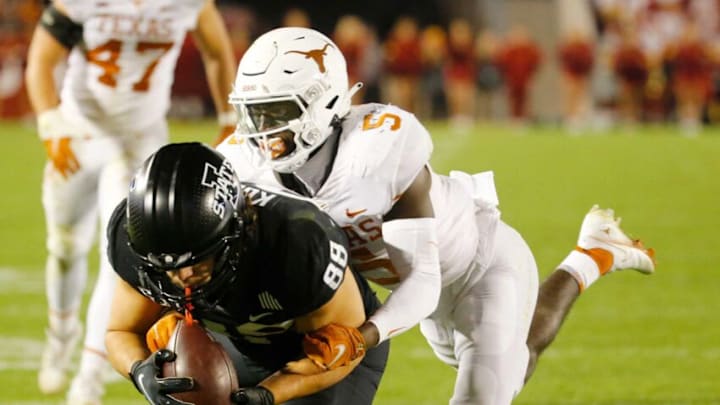 Iowa State Cyclones tight end Charlie Kolar (88) makes a catch as the Longhorns take on the Cyclones in Ames, Saturday, Nov. 6, 2021.V6v4667 Jpg