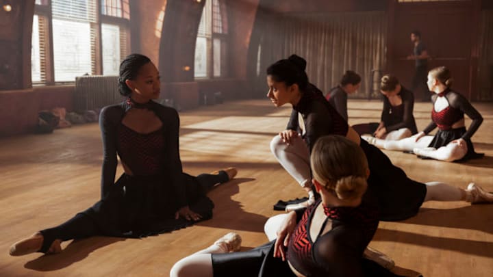 TINY PRETTY THINGS (L to R) KYLIE JEFFERSON as NEVEAH and DANIELA NORMAN as JUNE in episode 4 of TINY PRETTY THINGS. Cr. SOPHIE GIRAUD/NETFLIX © 2020