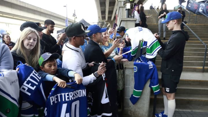 VANCOUVER, BC - APRIL 2: Elias Pettersson #40 of the Vancouver Canucks signs a jersey during an autograph session before their NHL game against the San Jose Sharks at Rogers Arena April 2, 2019 in Vancouver, British Columbia, Canada. (Photo by Jeff Vinnick/NHLI via Getty Images)