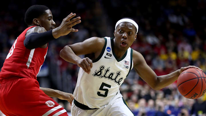 DES MOINES, IOWA – MARCH 21: Cassius Winston #5 of the Michigan State Spartans drives with the ball against Elijah Childs #10 of the Bradley Braves during their game in the First Round of the NCAA Basketball Tournament at Wells Fargo Arena on March 21, 2019 in Des Moines, Iowa. (Photo by Jamie Squire/Getty Images)