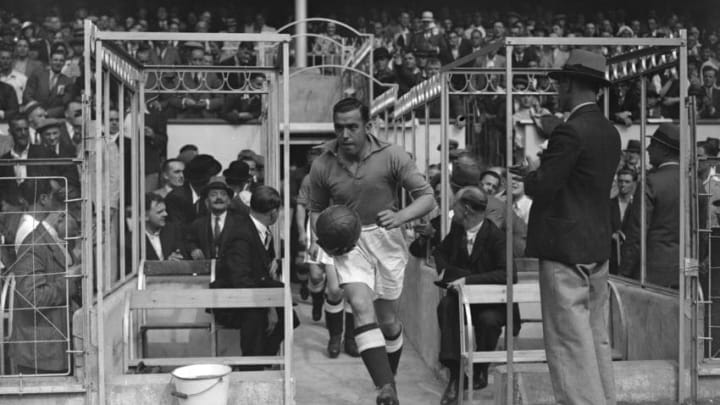 Everton Football Club captain Dixie Dean (1907 - 1980) leads his team out for a match against Arsenal FC at Highbury in London. (Photo by Barker/Getty Images)