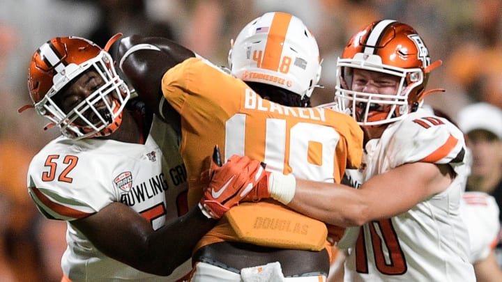 Tennessee defensive lineman Ja’Quain Blakely (48) holds back Bowling Green linebacker Fortune Woods (52) and Bowling Green tight end Levi Gazarek (10) during a game at Neyland Stadium in Knoxville, Tenn. on Thursday, Sept. 2, 2021.Kns Tennessee Bowling Green Football