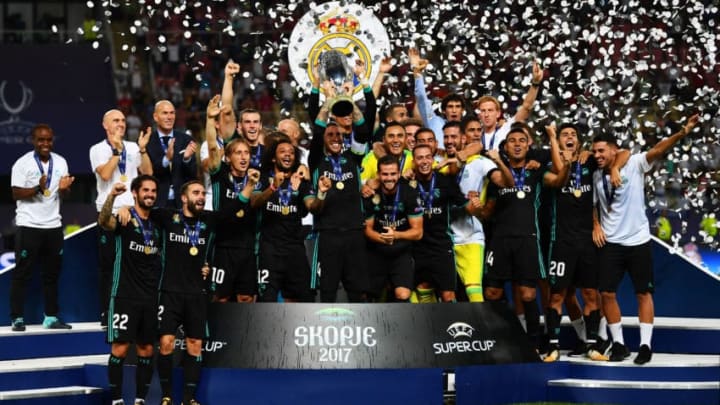 SKOPJE, MACEDONIA - AUGUST 08: The Real Madrid team celebrate with UEFA Super Cup trophy after the UEFA Super Cup final between Real Madrid and Manchester United at the Philip II Arena on August 8, 2017 in Skopje, Macedonia. (Photo by Dan Mullan/Getty Images)