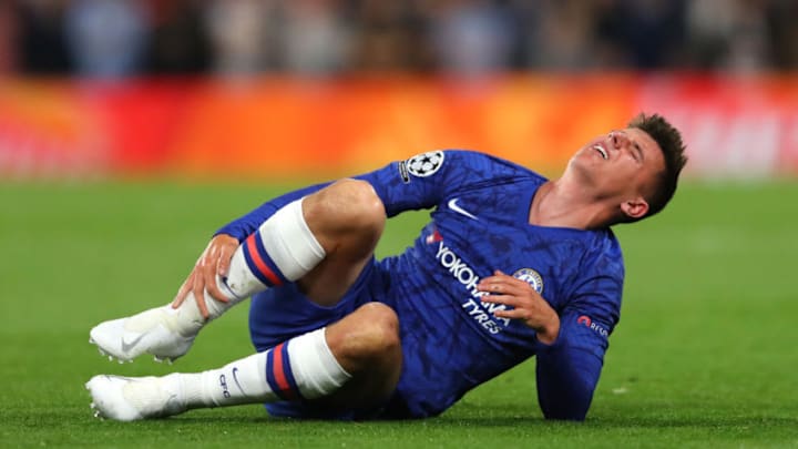 LONDON, ENGLAND - SEPTEMBER 17: Mason Mount of Chelsea is injured during the UEFA Champions League group H match between Chelsea FC and Valencia CF at Stamford Bridge on September 17, 2019 in London, United Kingdom. (Photo by Richard Heathcote/Getty Images)
