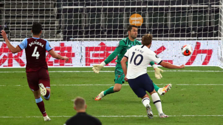Tottenham Hotspur's English striker Harry Kane (R) scores the second goal past West Ham United's Polish goalkeeper Lukasz Fabianski during the English Premier League football match between Tottenham Hotspur and West Ham United at Tottenham Hotspur Stadium in London, on June 23, 2020. (Photo by Julian Finney / POOL / AFP) / RESTRICTED TO EDITORIAL USE. No use with unauthorized audio, video, data, fixture lists, club/league logos or 'live' services. Online in-match use limited to 120 images. An additional 40 images may be used in extra time. No video emulation. Social media in-match use limited to 120 images. An additional 40 images may be used in extra time. No use in betting publications, games or single club/league/player publications. / (Photo by JULIAN FINNEY/POOL/AFP via Getty Images)