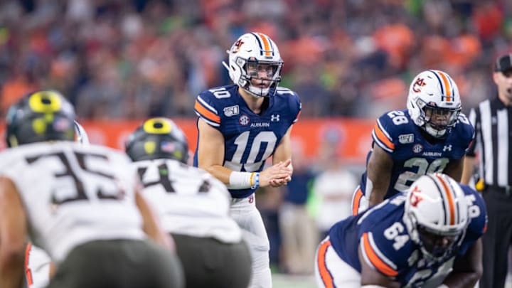 ARLINGTON, TX - AUGUST 31: Auburn Tigers quarterback Bo Nix (#10) waits for the snap during the Advocare Classic College Football game between the Auburn Tigers and the Oregon Ducks on August 31, 2019 at AT&T Stadium in Arlington, Texas. (Photo by Matthew Visinsky)