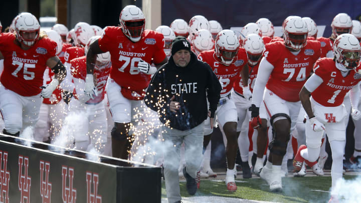 Dec 23, 2022; Shreveport, Louisiana, USA; Houston Cougars head coach Dana Holgorsen (middle) leads the Houston Cougars out the tunnel prior to the game against the Louisiana-Lafayette Ragin’ Cajuns in the 2022 Independence Bowl at Independence Stadium. Mandatory Credit: Petre Thomas-USA TODAY Sports