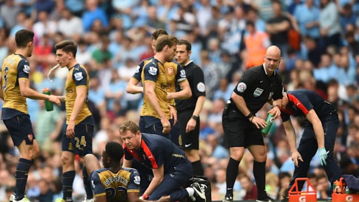 MANCHESTER, ENGLAND - MAY 08: Danny Welbeck of Arsenal receives medical attention during the Barclays Premier League match between Manchester City and Arsenal at the Etihad Stadium on May 8, 2016 in Manchester, England. (Photo by Laurence Griffiths/Getty Images)