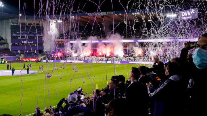 BRUSSEL, BELGIUM - MARCH 3: sfeeraction from the fans/supporters of RSC Anderlecht during the Croky Cup Semi Final match between RSC Anderlecht and KAS Eupen at Lotto Park on March 3, 2022 in Brussel, Belgium (Photo by Joris Verwijst/BSR Agency/Getty Images)