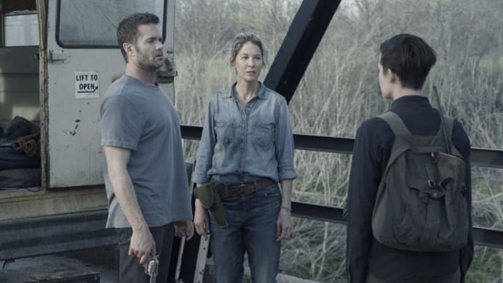 Garret Dillahunt as John Dorie, Jenna Elfman as Naomi, Maggie Grace as Althea - Fear the Walking Dead _ Season 4, Episode 9 - Photo Credit: Ryan Green/AMC