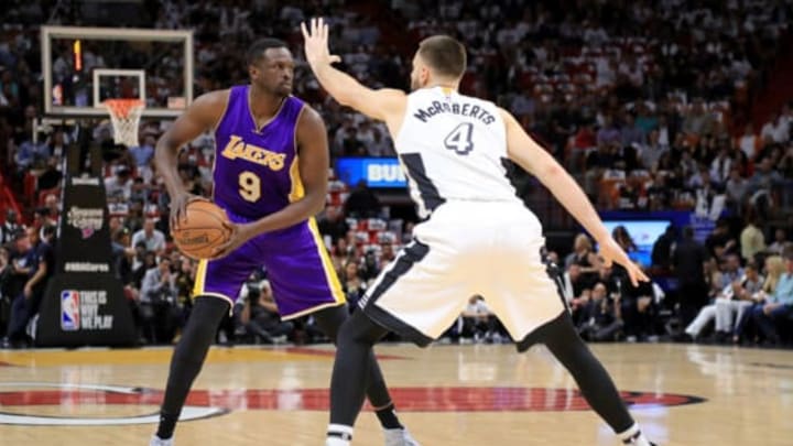 MIAMI, FL – DECEMBER 22: Luol Deng #9 of the Los Angeles Lakers passes around Josh McRoberts #4 of the Miami Heat during a game at American Airlines Arena on December 22, 2016 in Miami, Florida. NOTE TO USER: User expressly acknowledges and agrees that, by downloading and or using this photograph, User is consenting to the terms and conditions of the Getty Images License Agreement. (Photo by Mike Ehrmann/Getty Images)