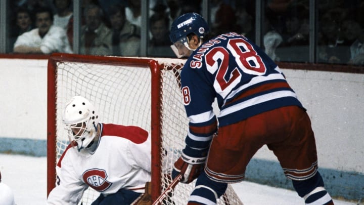 MONTREAL 1980’s: Tomas Sandstrom #28 of the New York Rangers positions himself in front of the net against the Montreal Canadiens in the 1980’s at the Montreal Forum in Montreal, Quebec, Canada. (Photo by Denis Brodeur/NHLI via Getty Images)