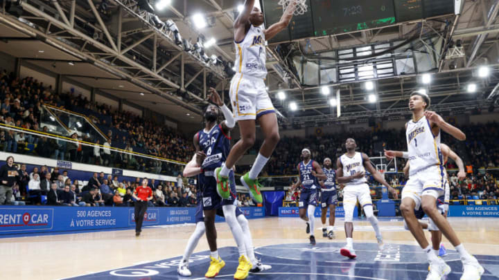 Bilal Coulibaly #0 of Boulogne-Levallois Metropolitans 92 and Victor Wembanyama (Photo by Catherine Steenkeste/Getty Images)