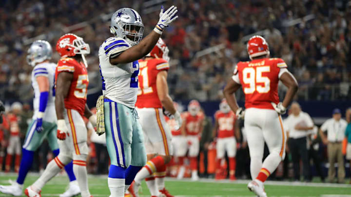 ARLINGTON, TX - NOVEMBER 05: Ezekiel Elliott #21 of the Dallas Cowboys gestures for a first down in the third quarter of a football game against the Kansas City Chiefs at AT&T Stadium on November 5, 2017 in Arlington, Texas. (Photo by Ronald Martinez/Getty Images)