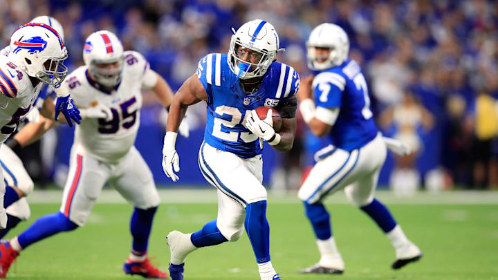 INDIANAPOLIS, IN – OCTOBER 21: Marlon Mack #25 of the Indianapolis Colts runs for a touchdown in the 37-5 win against the Buffalo Bills at Lucas Oil Stadium on October 21, 2018 in Indianapolis, Indiana. (Photo by Andy Lyons/Getty Images)