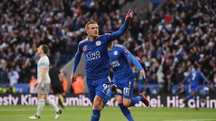 LEICESTER, ENGLAND - OCTOBER 29: Jamie Vardy of Leicester City celebrates after scoring the first goal during the Premier League match between Leicester City and Everton at The King Power Stadium on October 29, 2017 in Leicester, England. (Photo by Shaun Botterill/Getty Images)