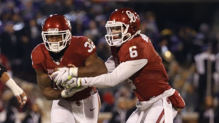 Nov 21, 2015; Norman, OK, USA; Oklahoma Sooners quarterback Baker Mayfield (6) hands off to running back Samaje Perine (32) during the game against the TCU Horned Frogs at Gaylord Family - Oklahoma Memorial Stadium. Mandatory Credit: Kevin Jairaj-USA TODAY Sports