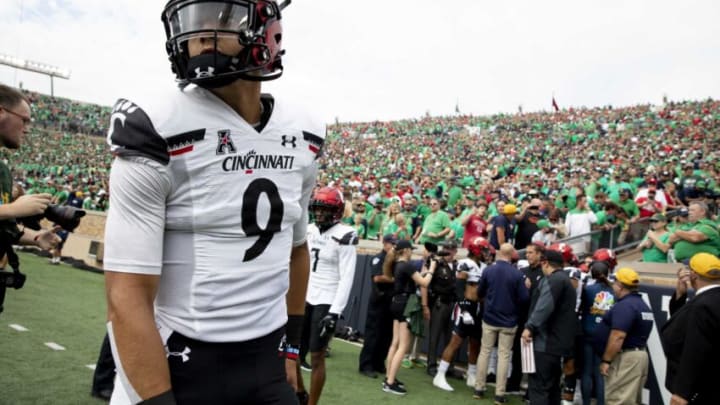 2022 NFL mock draft - Cincinnati Bearcats quarterback Desmond Ridder (9) walks onto the field before the NCAA football game between the Cincinnati Bearcats and the Notre Dame Fighting Irish on Saturday, Oct. 2, 2021, at Notre Dame Stadium in South Bend, Ind.Cincinnati Bearcats At Notre Dame Fighting Irish 208