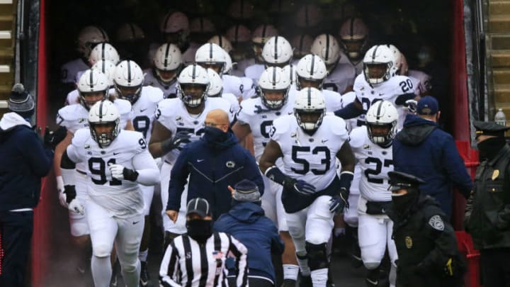Head coach James Franklin (C) of the Penn State Nittany Lions (Photo by Corey Perrine/Getty Images)