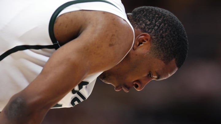 ST. LOUIS, MO – MARCH 26: Delvon Roe #10 of the Michigan State Spartans takes a breather against the Northern Iowa Panthers during the Midwest Regional semi-final of the NCAA men’s basketball tournament at the Edward Jones Dome on March 26, 2010 in St. Louis, Missouri. Michigan State advanced with a 59-52 win. (Photo by Joe Robbins/Getty Images)