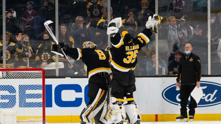 BOSTON, MA – FEBRUARY 21: Jeremy Swayman, #1 of the Boston Bruins, and teammate Linus Ullmark #35, celebrate a 5-1 victory against the Colorado Avalanche at the TD Garden on February 21, 2022, in Boston, Massachusetts. (Photo by Richard T Gagnon/Getty Images)
