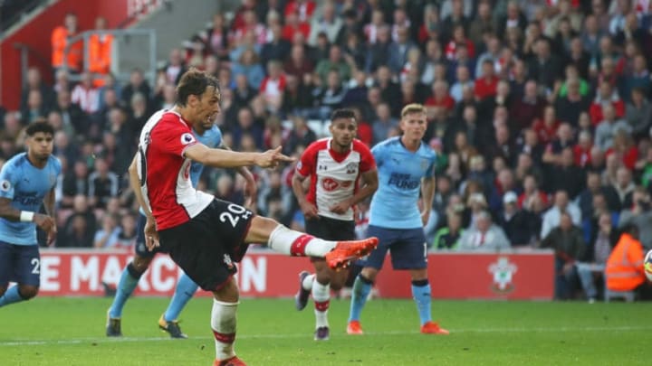 SOUTHAMPTON, ENGLAND - OCTOBER 15: Manolo Gabbiadini of Southampton scores their second goal from the penalty spot during the Premier League match between Southampton and Newcastle United at St Mary's Stadium on October 15, 2017 in Southampton, England. (Photo by Julian Finney/Getty Images)