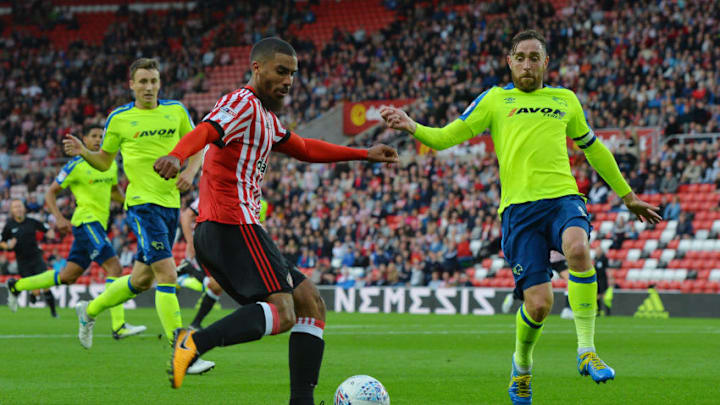 SUNDERLAND, ENGLAND - AUGUST 04: Lewis Grabban of Sunderland takes on Richard Keogh of Derby County during the Sky Bet Championship match between Sunderland and Derby County at Stadium of Light on August 4, 2017 in Sunderland, England. (Photo by Mark Runnacles/Getty Images)