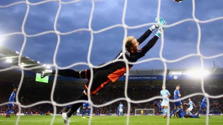 LEICESTER, ENGLAND - NOVEMBER 18: Kasper Schmeichel of Leicester City dives in vain as Kevin De Bruyne of Manchester City scores his side's second goal during the Premier League match between Leicester City and Manchester City at The King Power Stadium on November 18, 2017 in Leicester, England. (Photo by Richard Heathcote/Getty Images)