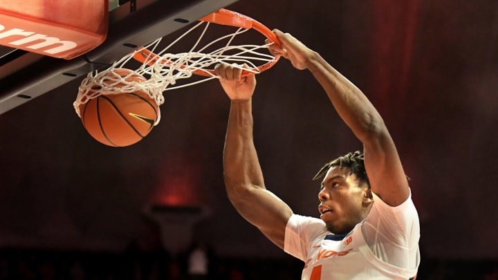 Nov 12, 2021; Champaign, Illinois, USA; Illinois Fighting Illini forward Omar Payne (4) dunks the ball against the Arkansas State Red Wolves in the first half at State Farm Center. Mandatory Credit: Ron Johnson-USA TODAY Sports