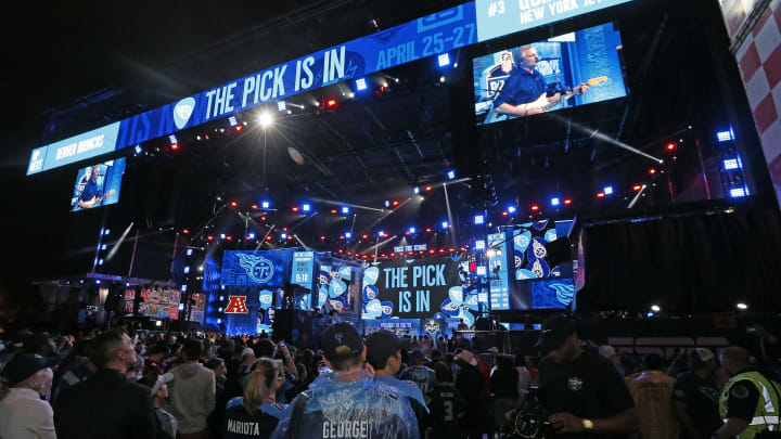 NASHVILLE, TENNESSEE – APRIL 25: Hometown fans of the Tennessee Titans react after their first round pick of Jeffery Simmons is announced on day 1 of the 2019 NFL Draft on April 25, 2019 in Nashville, Tennessee. (Photo by Frederick Breedon/Getty Images)