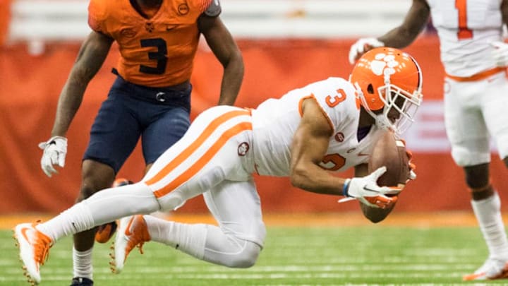 Clemson is down 17-14 at halftime and doesn't look like a College Football Playoff contender. The Tigers are on definite upset alert against Syracuse.